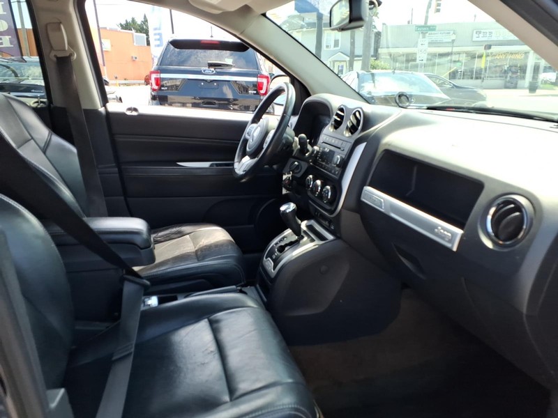 Jeep Compass Vehicle Full-screen Gallery Image 14