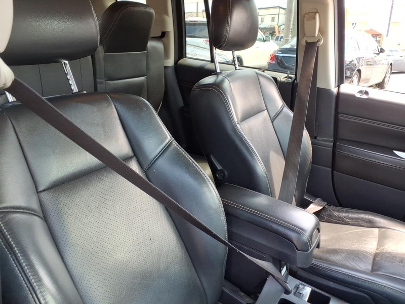 Jeep Compass Vehicle Full-screen Gallery Image 15