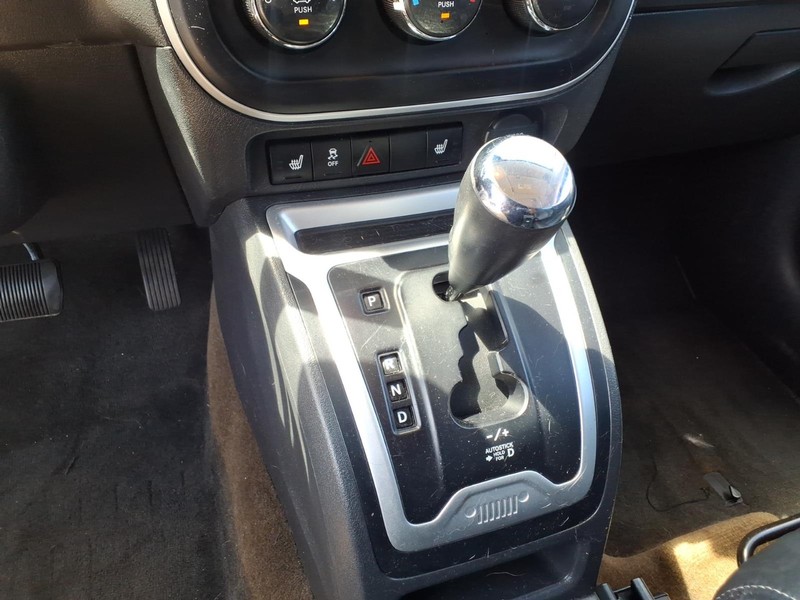 Jeep Compass Vehicle Full-screen Gallery Image 19