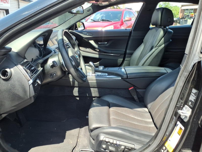 BMW 6 Series Vehicle Full-screen Gallery Image 09