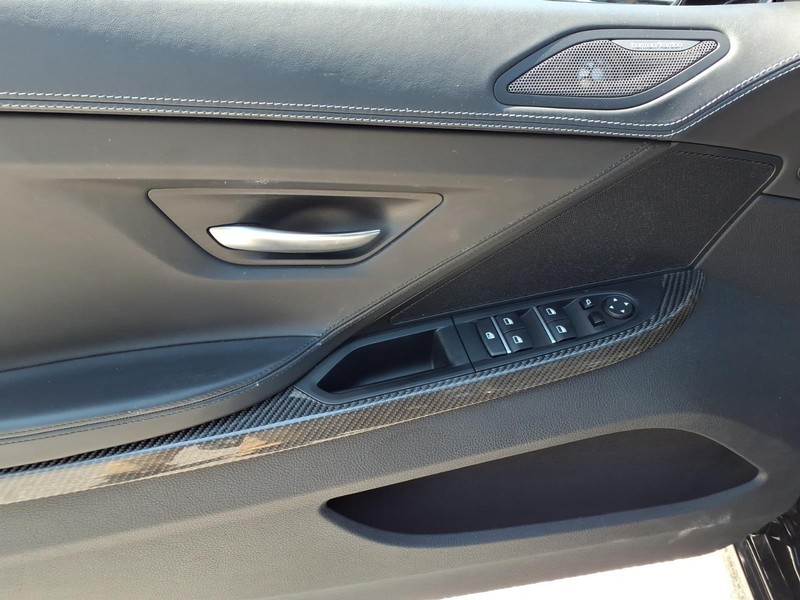 BMW 6 Series Vehicle Full-screen Gallery Image 12