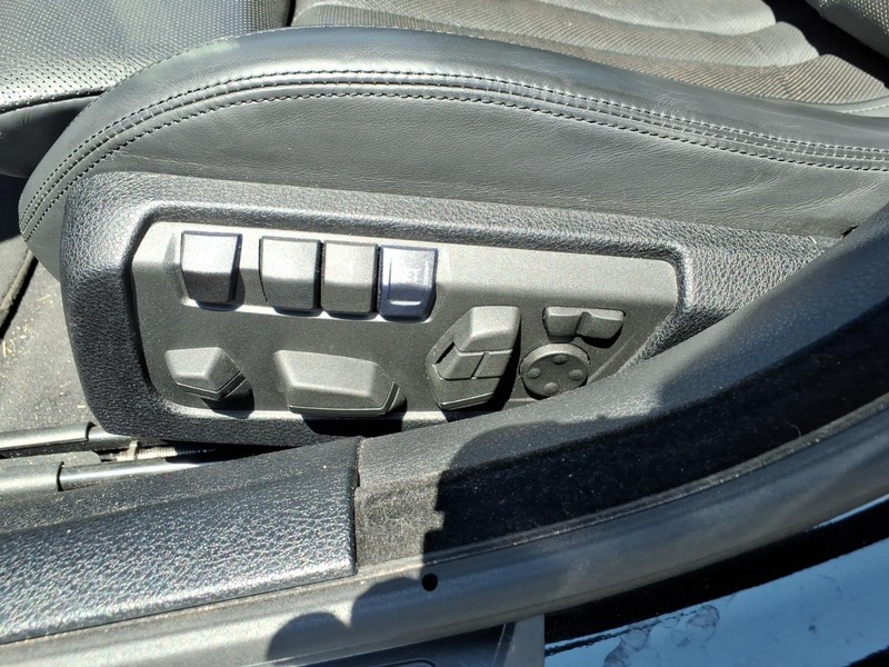 BMW 6 Series Vehicle Full-screen Gallery Image 13
