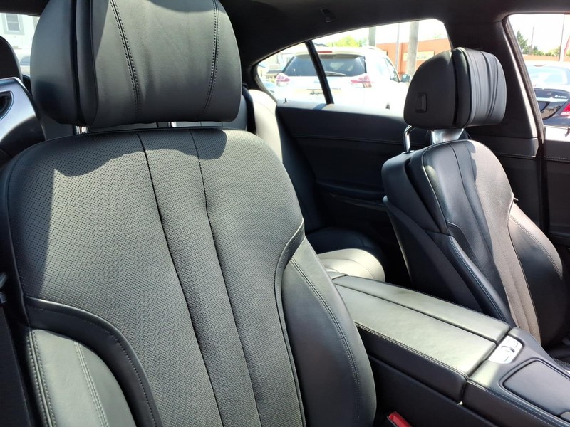BMW 6 Series Vehicle Full-screen Gallery Image 18