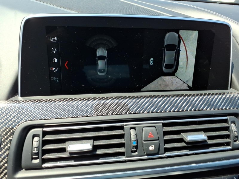 BMW 6 Series Vehicle Full-screen Gallery Image 21