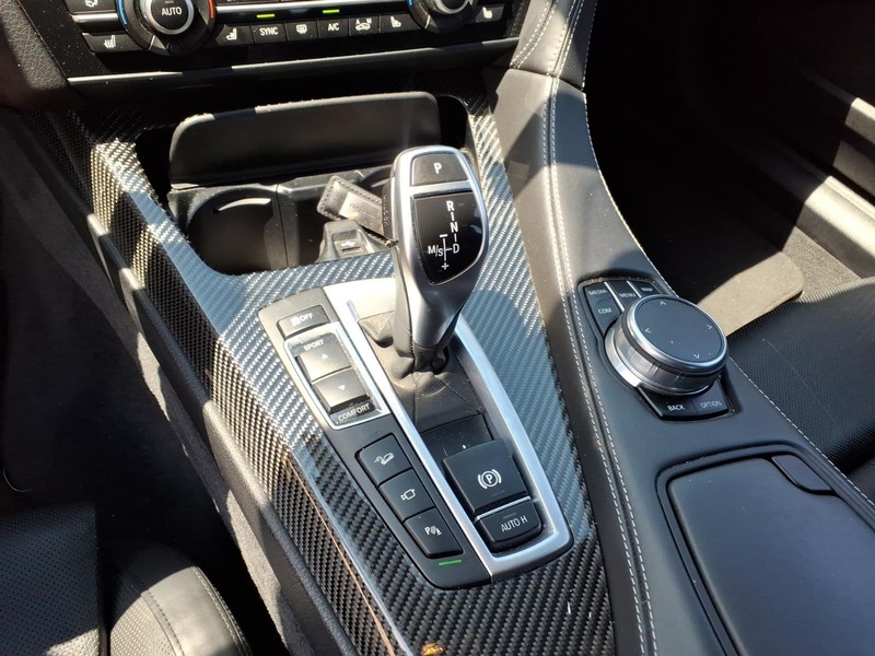 BMW 6 Series Vehicle Full-screen Gallery Image 22