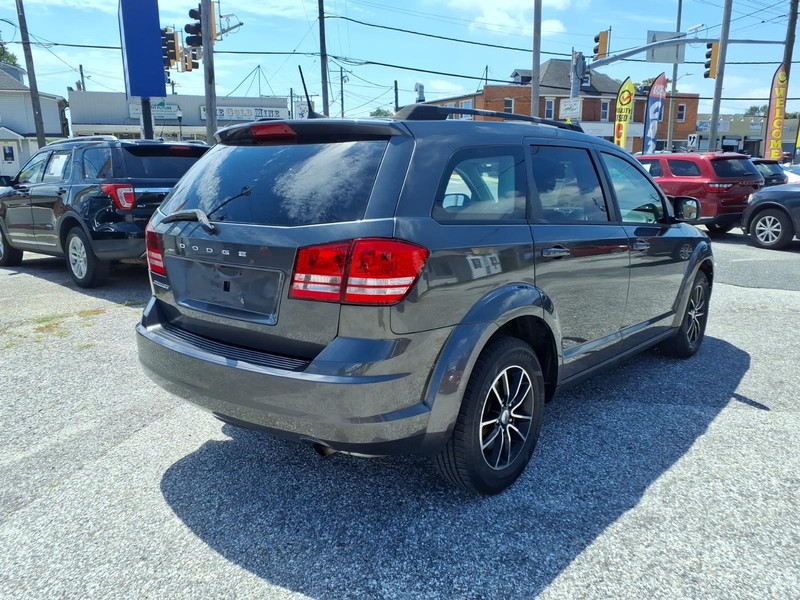 Dodge Journey Vehicle Full-screen Gallery Image 05