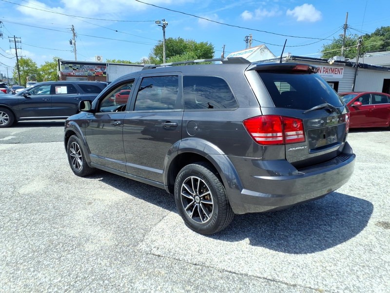 Dodge Journey Vehicle Full-screen Gallery Image 06