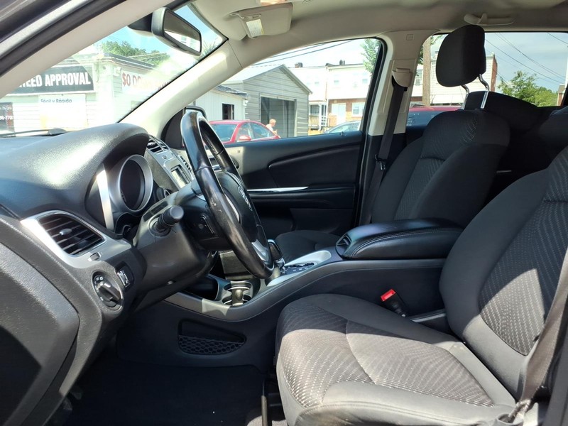 Dodge Journey Vehicle Full-screen Gallery Image 08