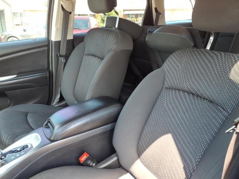 Dodge Journey Vehicle Full-screen Gallery Image 09