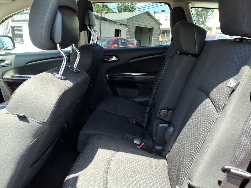 Dodge Journey Vehicle Full-screen Gallery Image 10