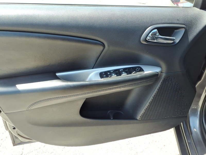 Dodge Journey Vehicle Full-screen Gallery Image 11