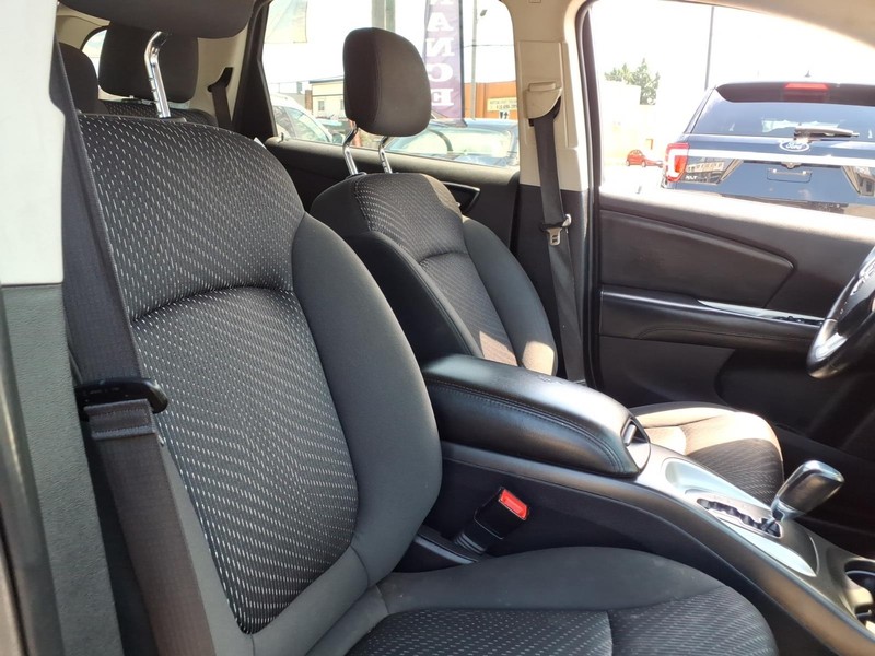 Dodge Journey Vehicle Full-screen Gallery Image 17