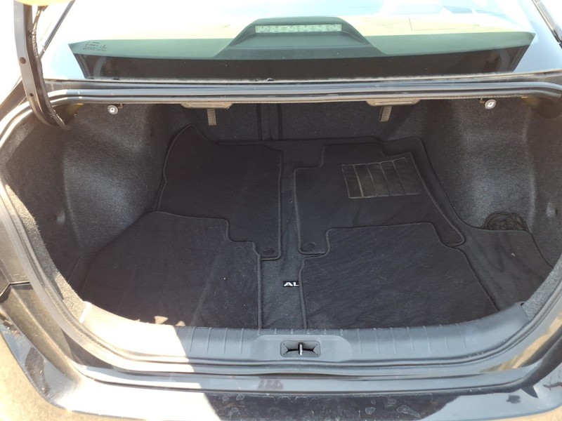 Nissan Altima Vehicle Full-screen Gallery Image 14