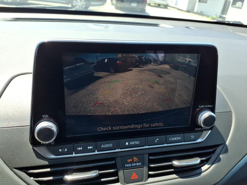Nissan Altima Vehicle Full-screen Gallery Image 20