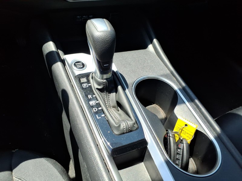 Nissan Altima Vehicle Full-screen Gallery Image 21