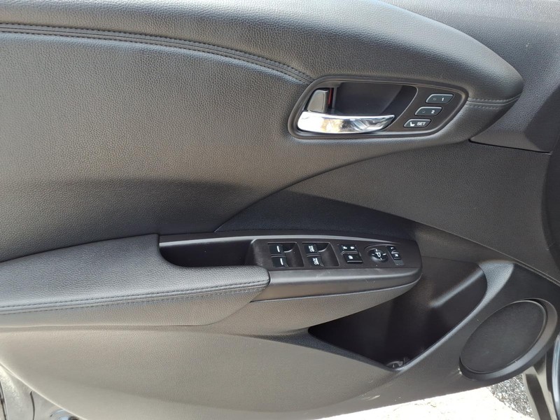 Acura RDX Vehicle Full-screen Gallery Image 10