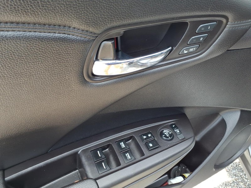 Acura RDX Vehicle Full-screen Gallery Image 11