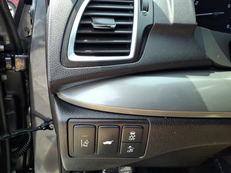 Acura RDX Vehicle Full-screen Gallery Image 17