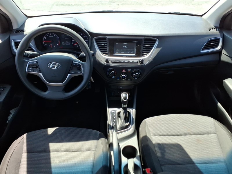 Hyundai Accent 4-Door Vehicle Full-screen Gallery Image 12