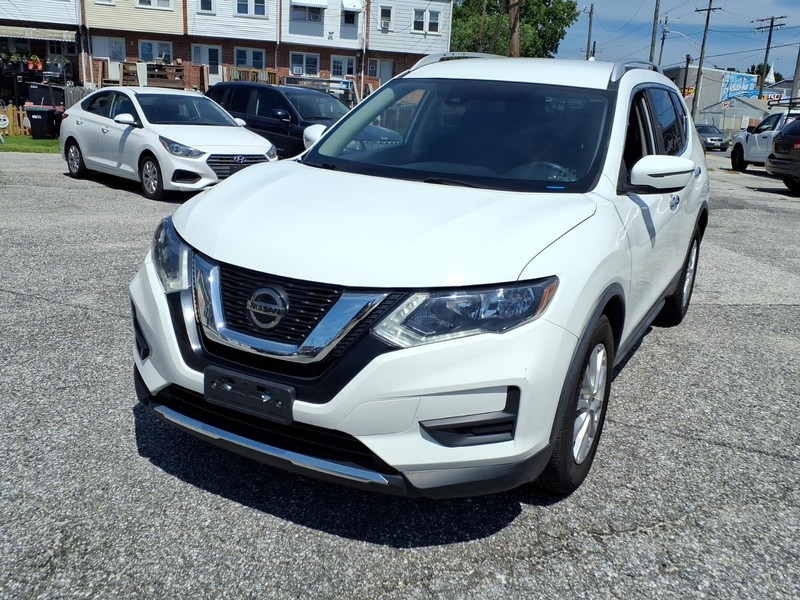 Nissan Rogue Vehicle Full-screen Gallery Image 02