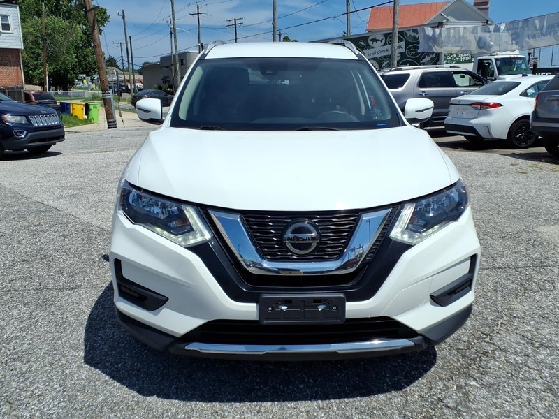Nissan Rogue Vehicle Full-screen Gallery Image 03