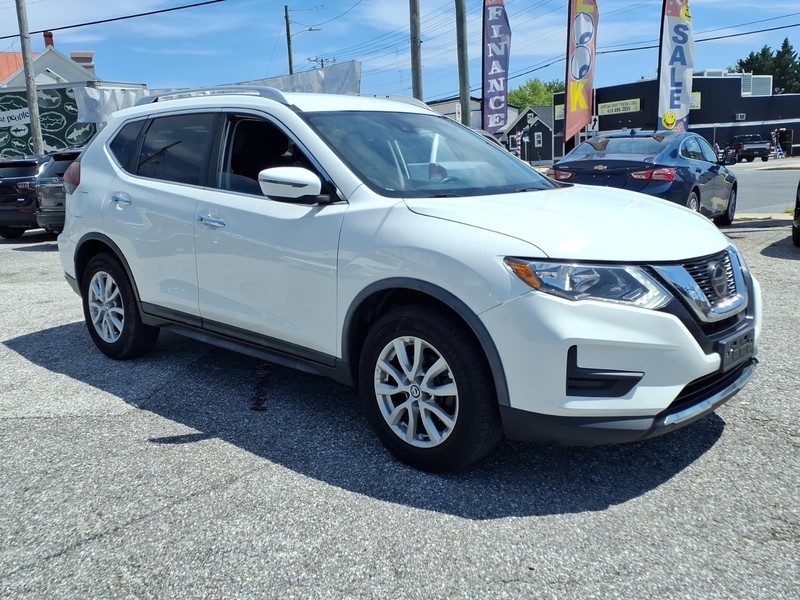 Nissan Rogue Vehicle Full-screen Gallery Image 04