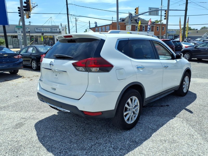Nissan Rogue Vehicle Full-screen Gallery Image 06