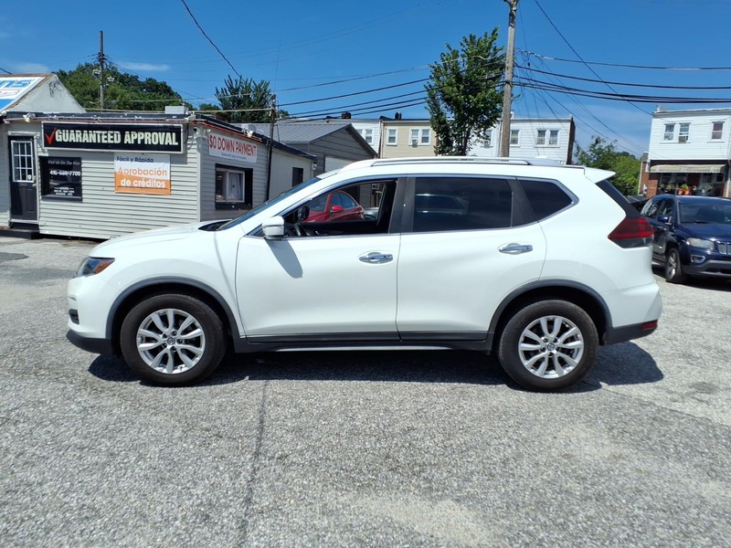 Nissan Rogue Vehicle Full-screen Gallery Image 08