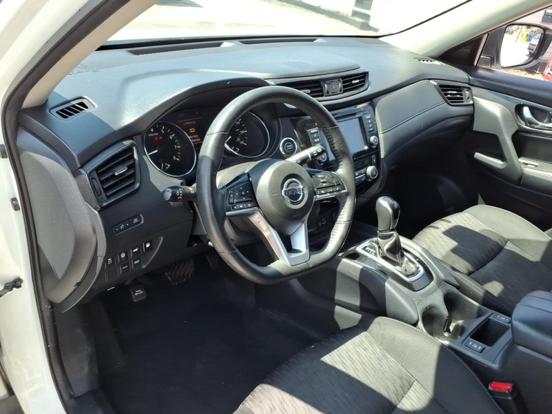 Nissan Rogue Vehicle Full-screen Gallery Image 10