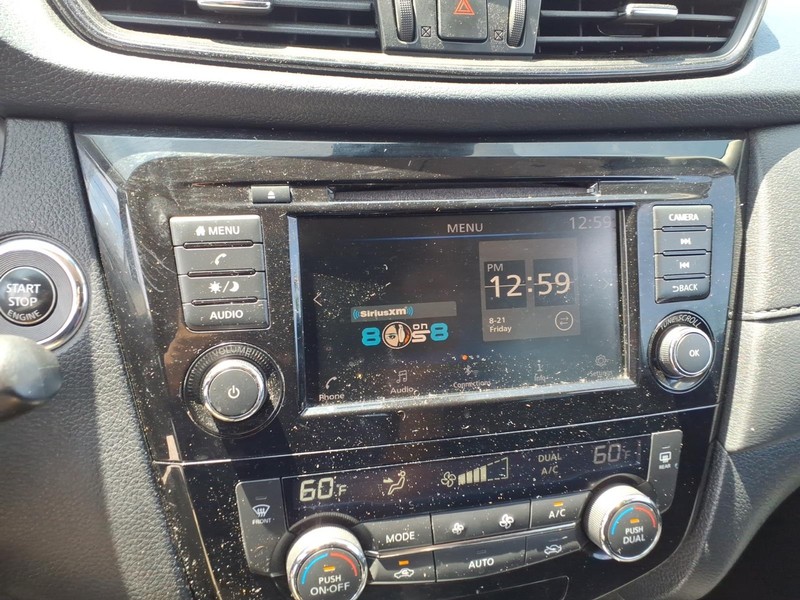 Nissan Rogue Vehicle Full-screen Gallery Image 19