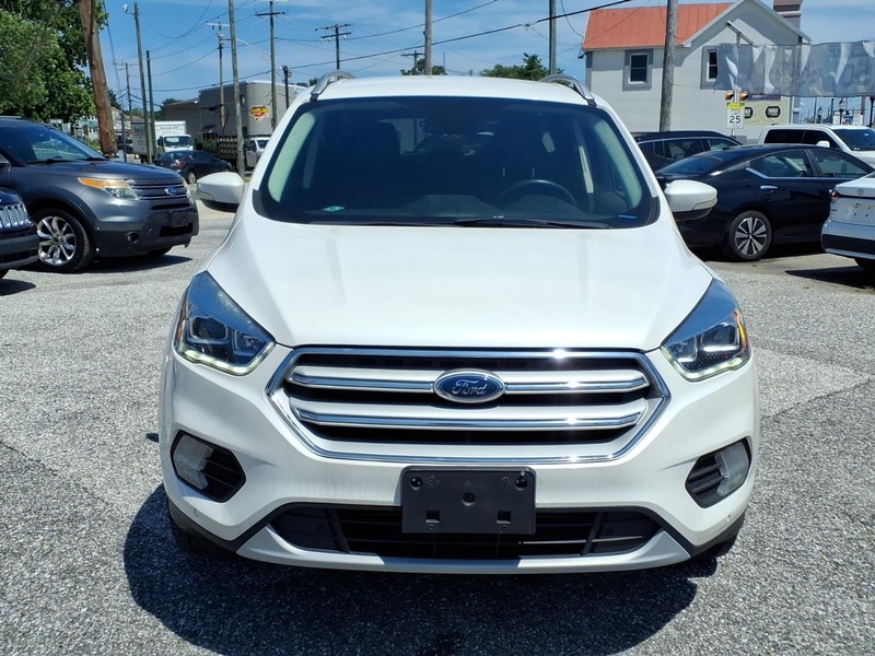 Ford Escape Vehicle Full-screen Gallery Image 03