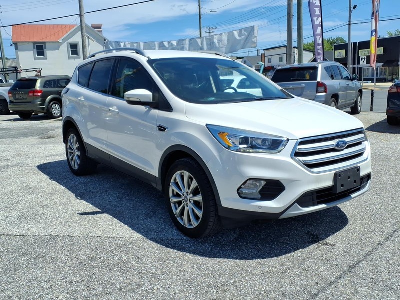 Ford Escape Vehicle Full-screen Gallery Image 04