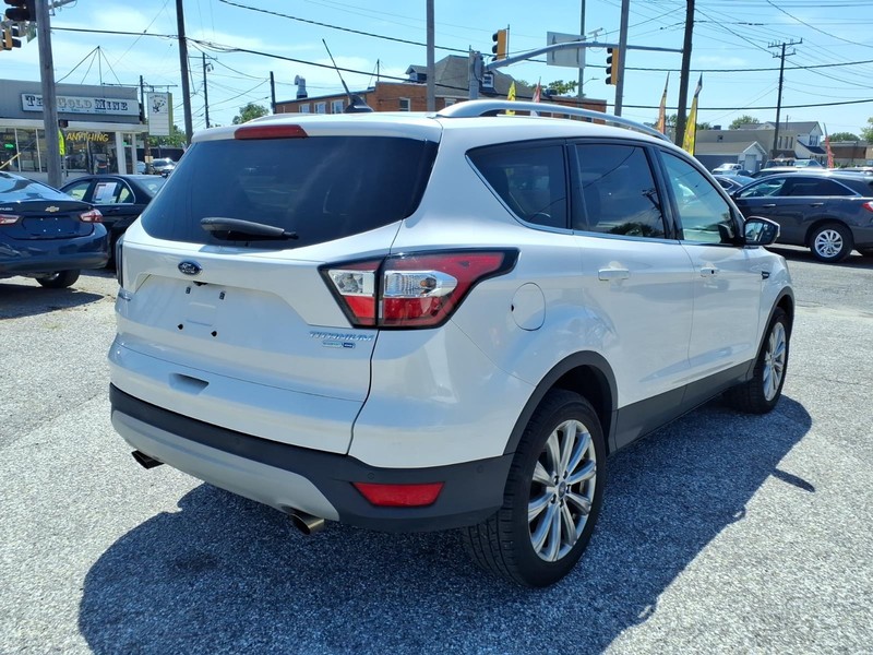 Ford Escape Vehicle Full-screen Gallery Image 06