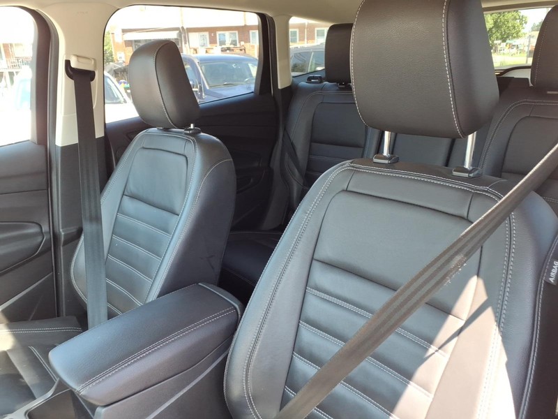 Ford Escape Vehicle Full-screen Gallery Image 11