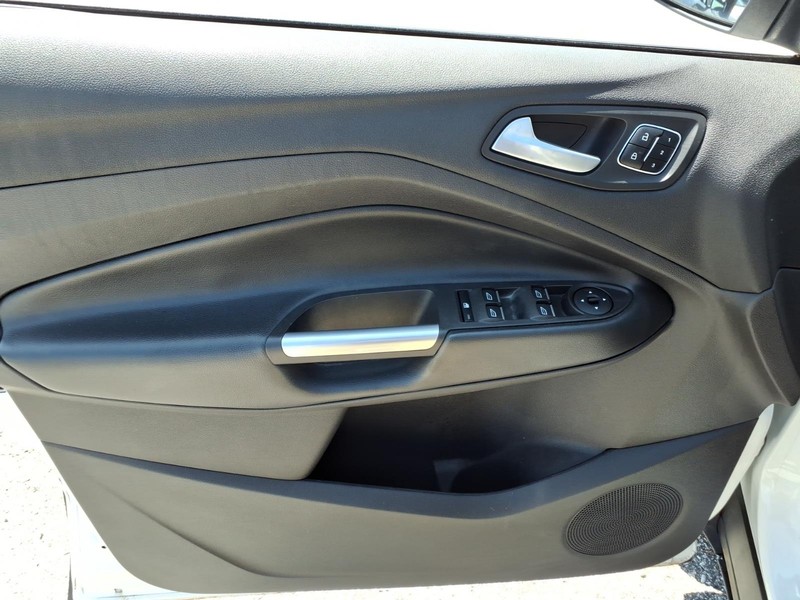 Ford Escape Vehicle Full-screen Gallery Image 12