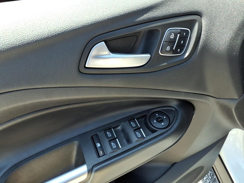 Ford Escape Vehicle Full-screen Gallery Image 13