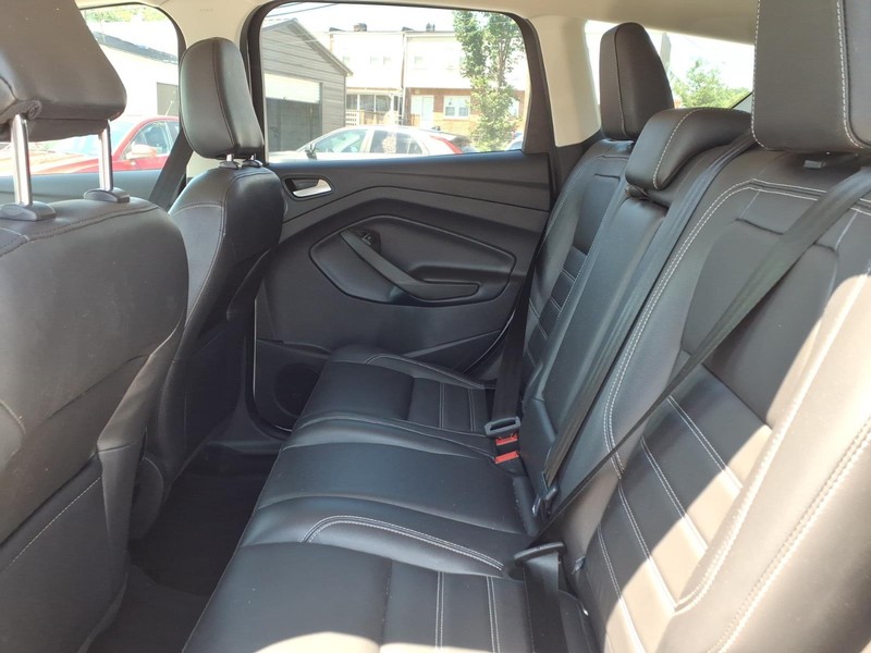 Ford Escape Vehicle Full-screen Gallery Image 14