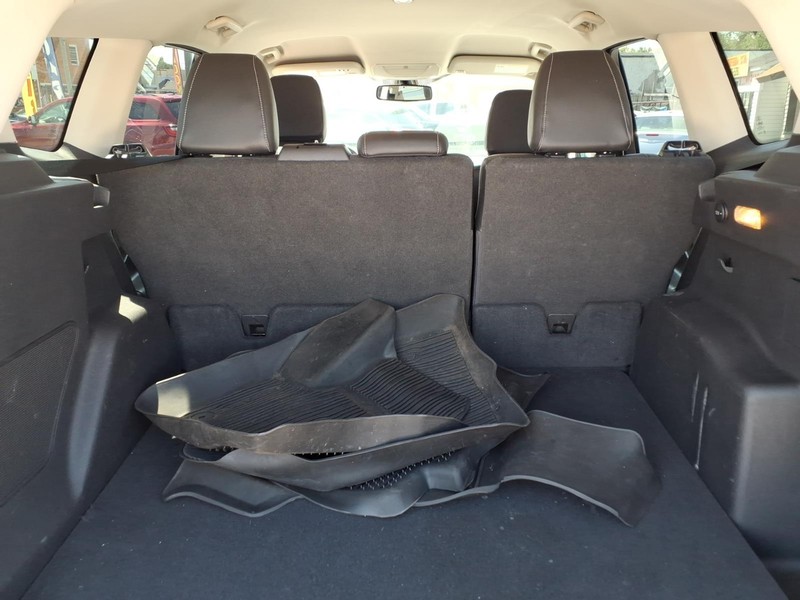 Ford Escape Vehicle Full-screen Gallery Image 15