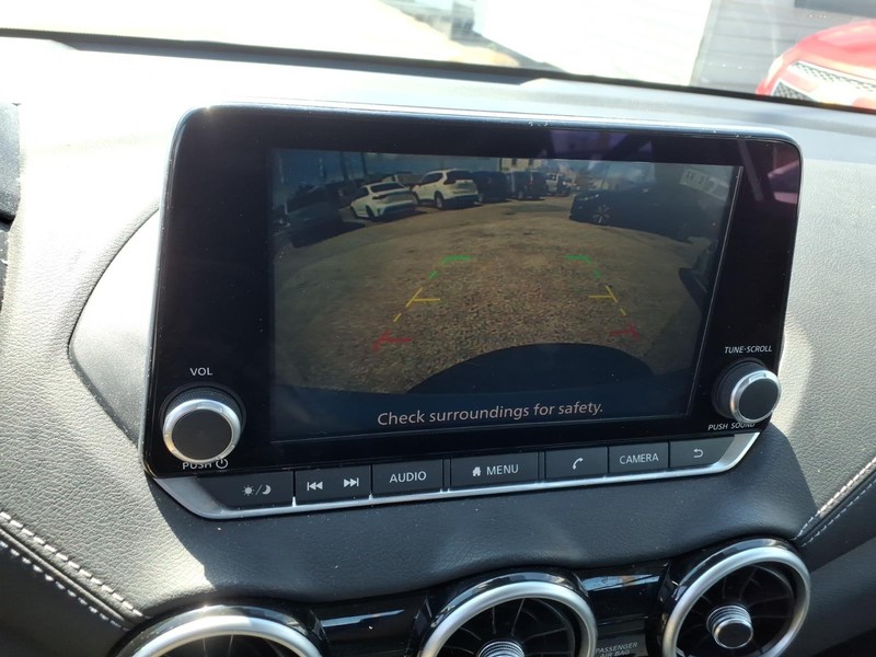 Nissan Sentra Vehicle Full-screen Gallery Image 12