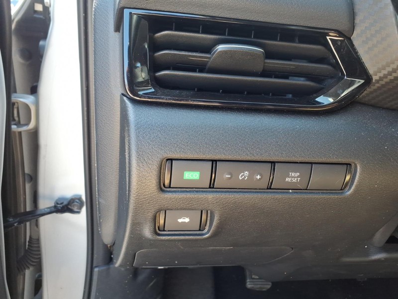 Nissan Sentra Vehicle Full-screen Gallery Image 13