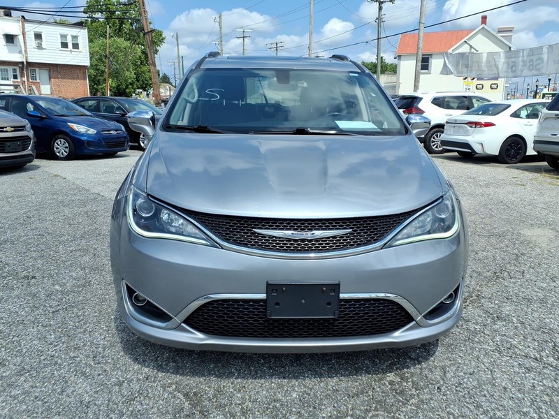 Chrysler Pacifica Vehicle Full-screen Gallery Image 03