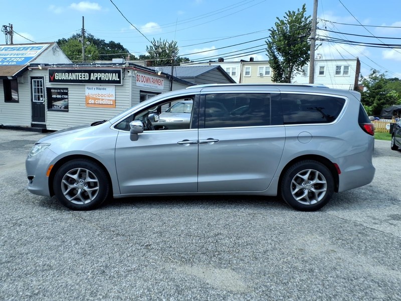 Chrysler Pacifica Vehicle Full-screen Gallery Image 08
