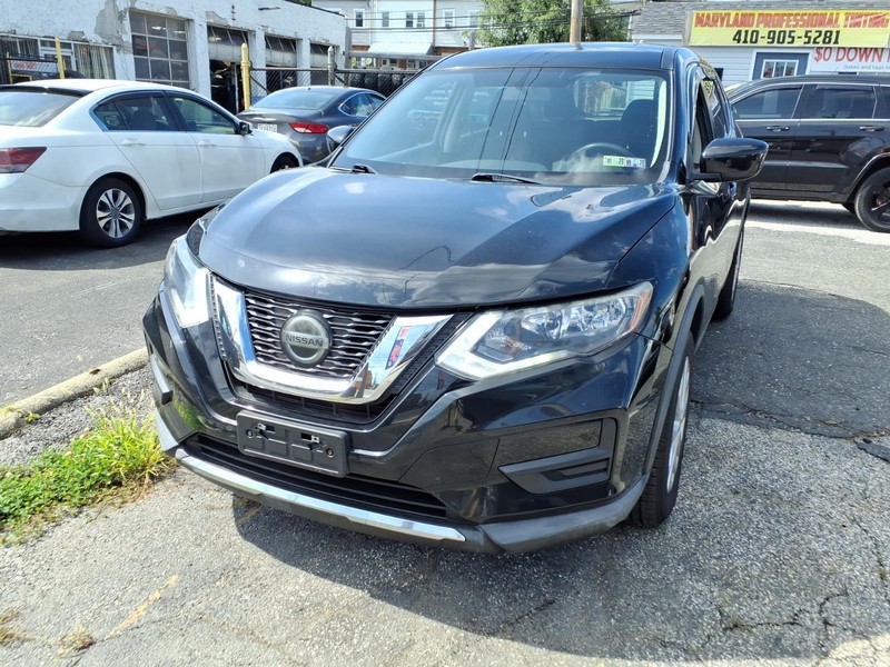 Nissan Rogue Vehicle Full-screen Gallery Image 02