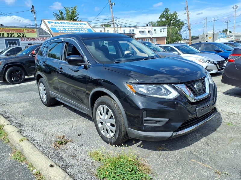 Nissan Rogue Vehicle Full-screen Gallery Image 04