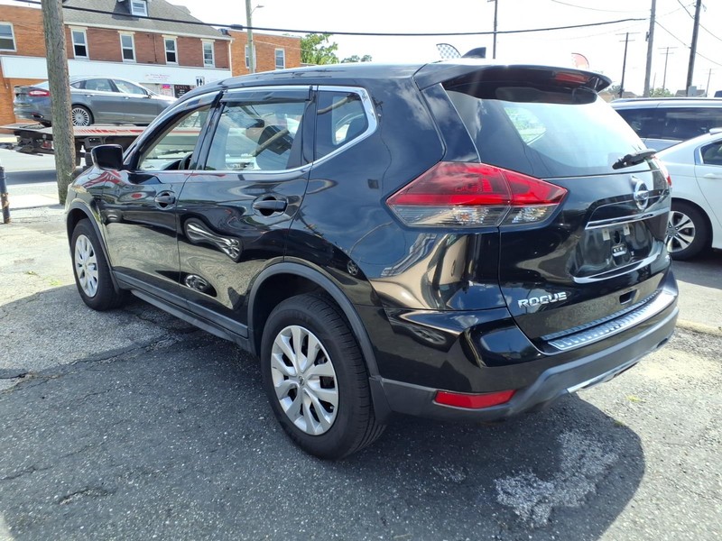 Nissan Rogue Vehicle Full-screen Gallery Image 08