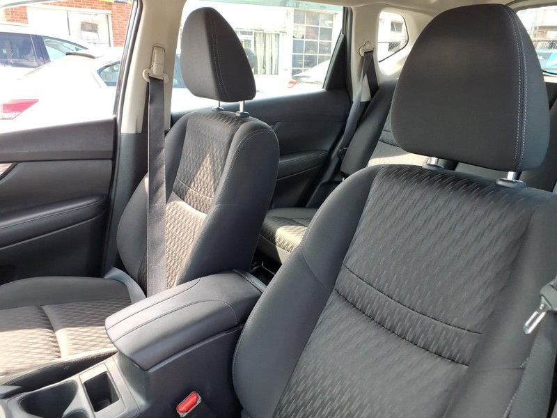 Nissan Rogue Vehicle Full-screen Gallery Image 10