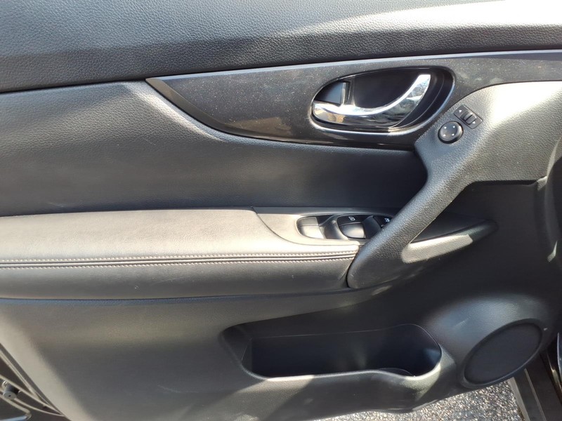 Nissan Rogue Vehicle Full-screen Gallery Image 11