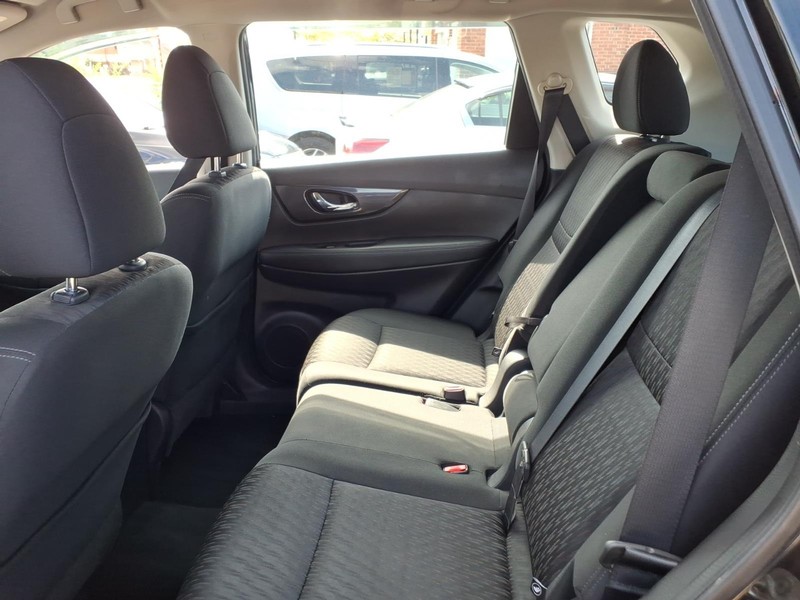 Nissan Rogue Vehicle Full-screen Gallery Image 13