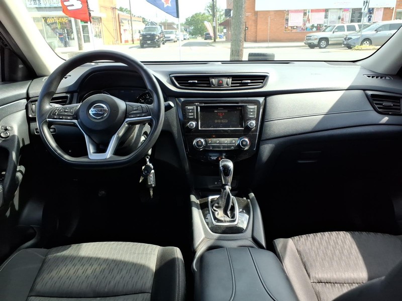 Nissan Rogue Vehicle Full-screen Gallery Image 14