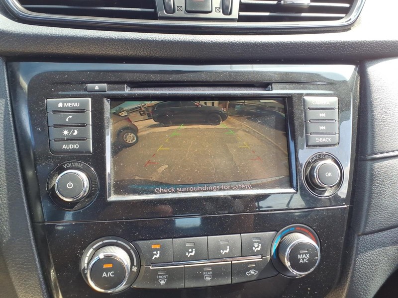 Nissan Rogue Vehicle Full-screen Gallery Image 17